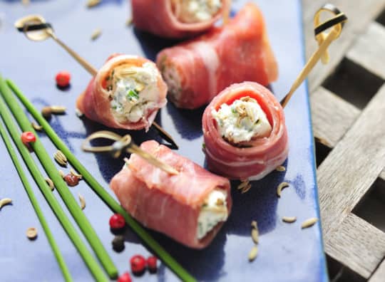 Rouleaux de jambon cru au fromage frais et cidre rosé