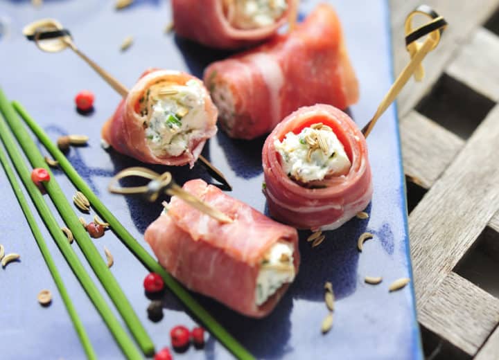 Rouleaux de jambon cru au fromage frais et cidre rosé