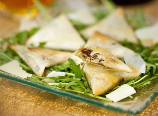 Samossas aux anchois et parmesan et cidre rosé