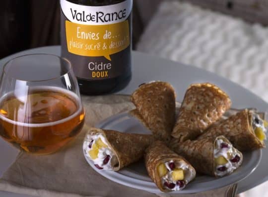 Petits cônes de crêpes fourrés mascarpone grenade et ananas et cidre doux