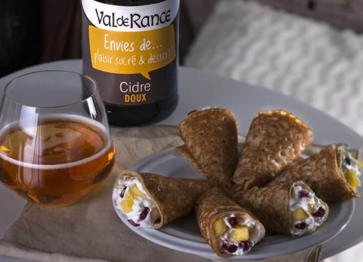 Petits cônes de crêpes fourrés mascarpone grenade et ananas et cidre doux